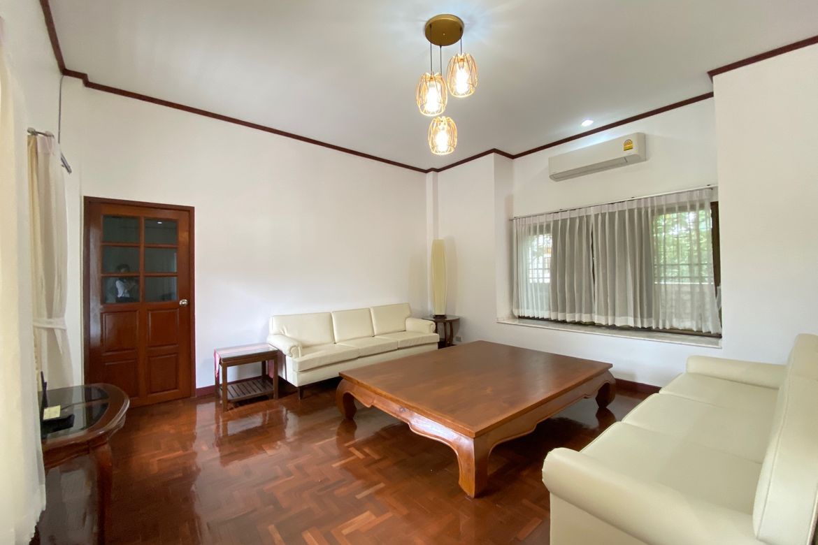 6 bed house for sale in Muang