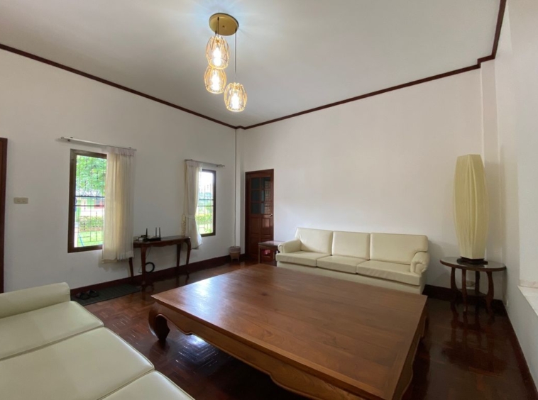 6 bed house for sale in Muang