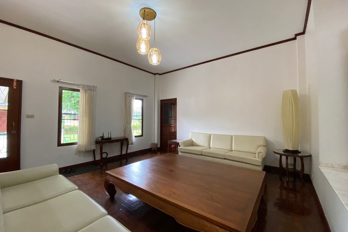 6 bed house for sale in Muang