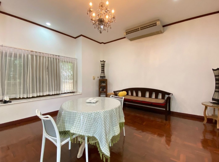 6 bed house for sale in Muang