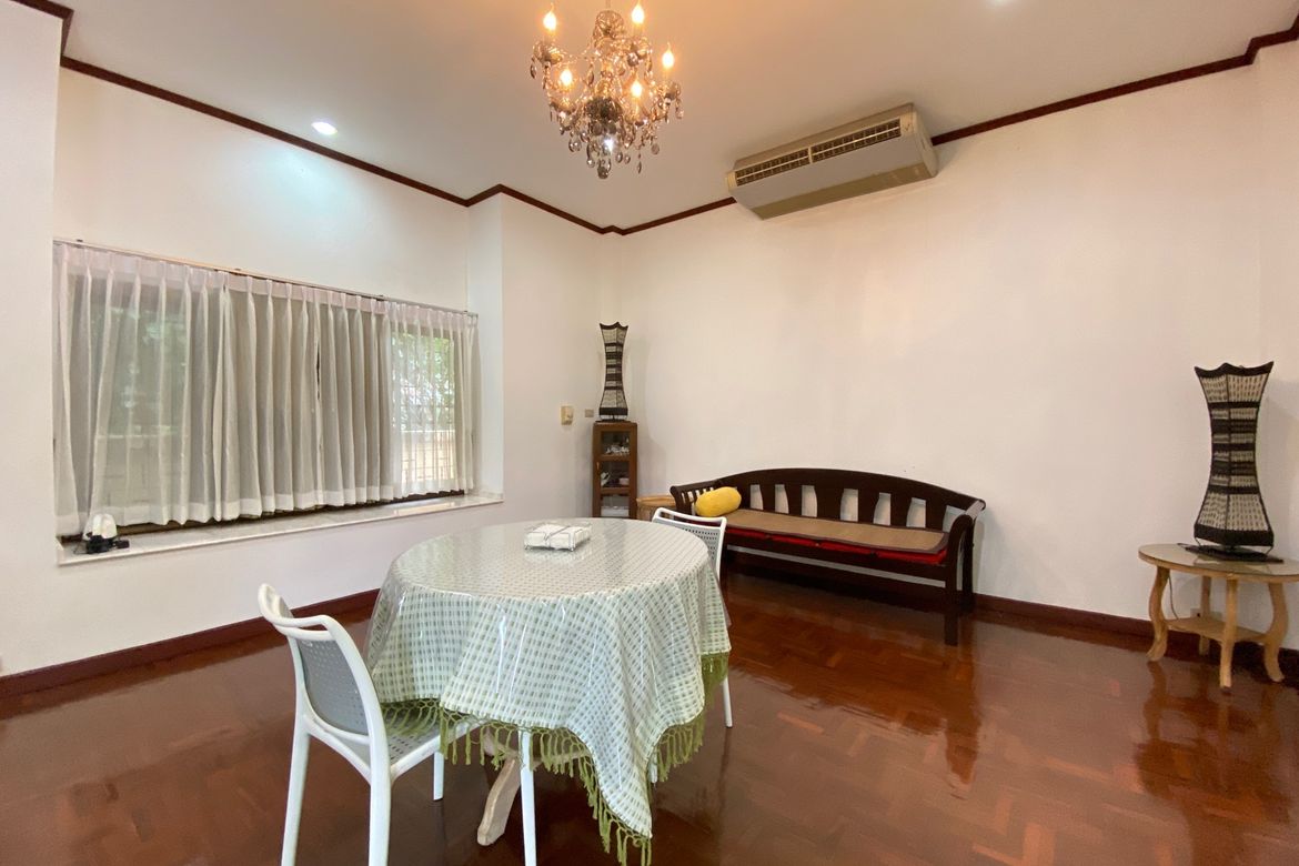 6 bed house for sale in Muang