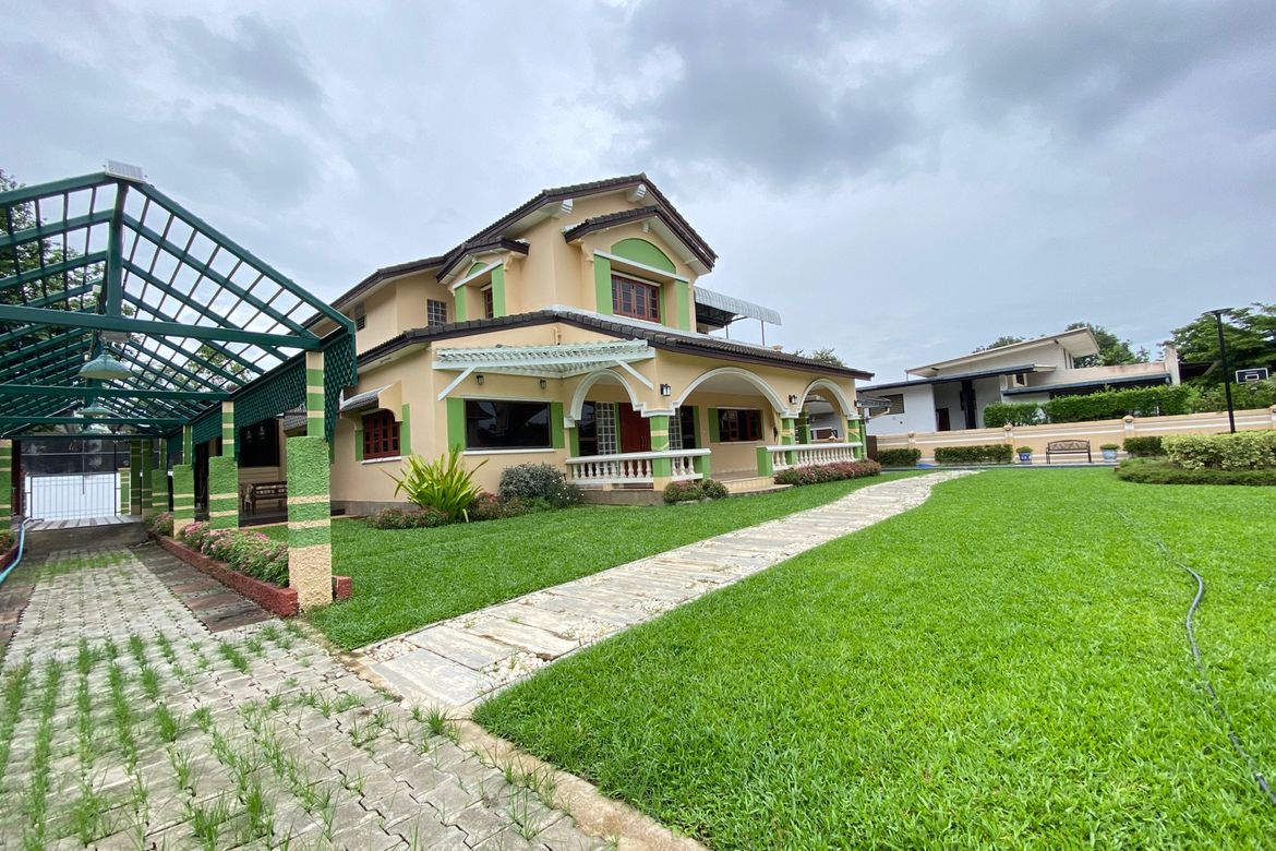 6 bed house for sale in Muang