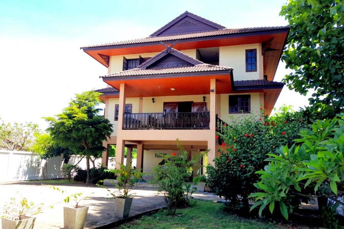 3-storey detached house for sale in Lanna style