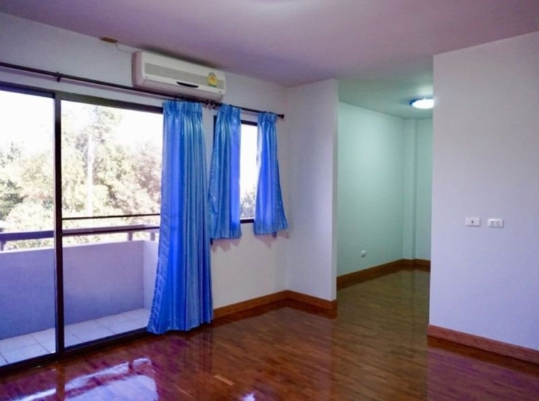 A family house for sale in San Khampeang