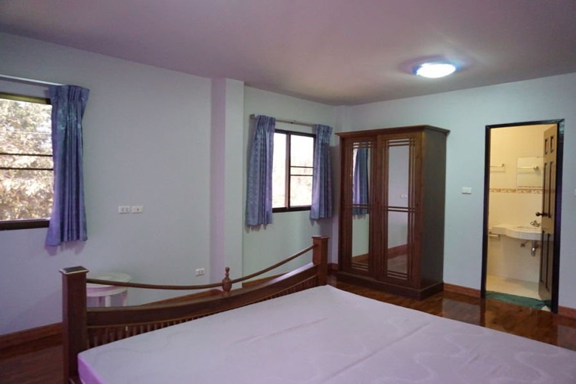 A family house for sale in San Khampeang