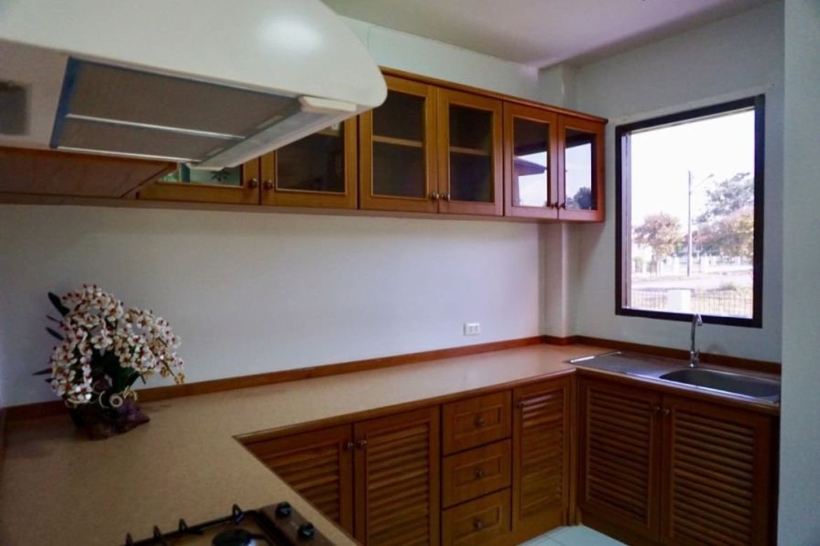 A family house for sale in San Khampeang