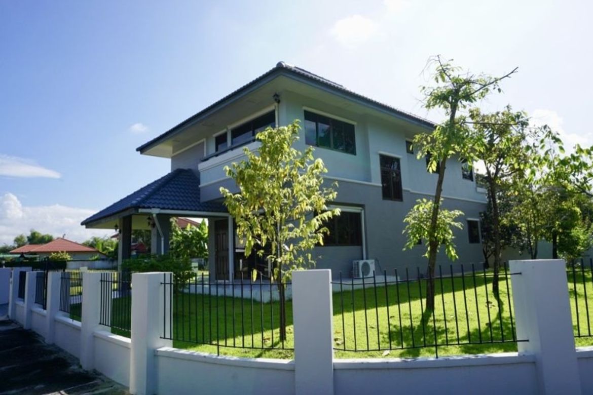 A family house for sale in San Khampeang