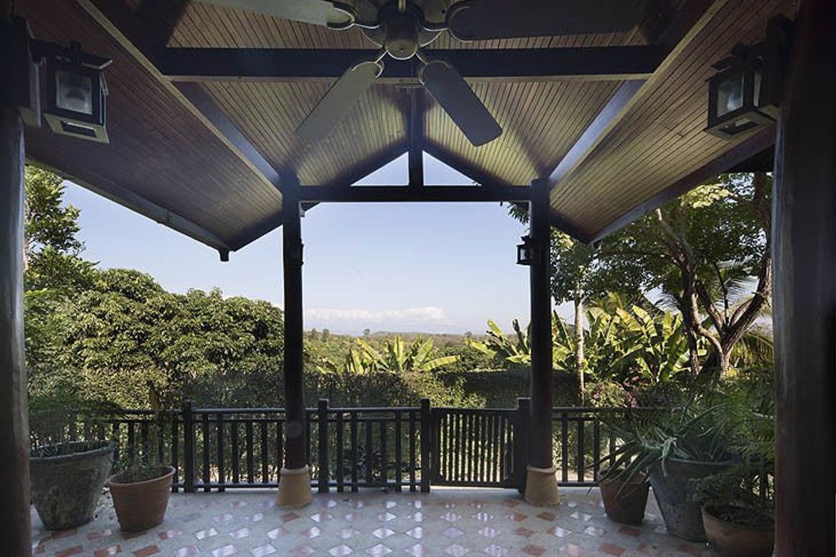 Luxurious villa with panoramic view of nature for sale in Mae Rim