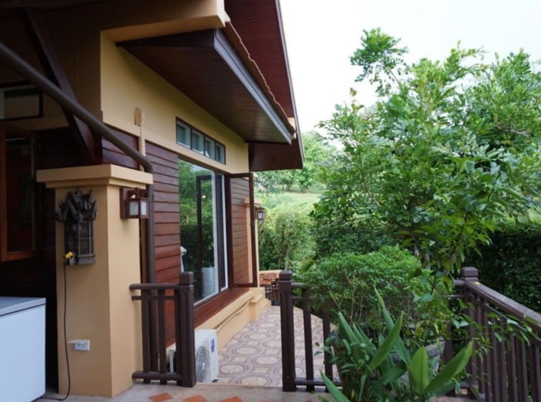 Luxurious villa with panoramic view of nature for sale in Mae Rim