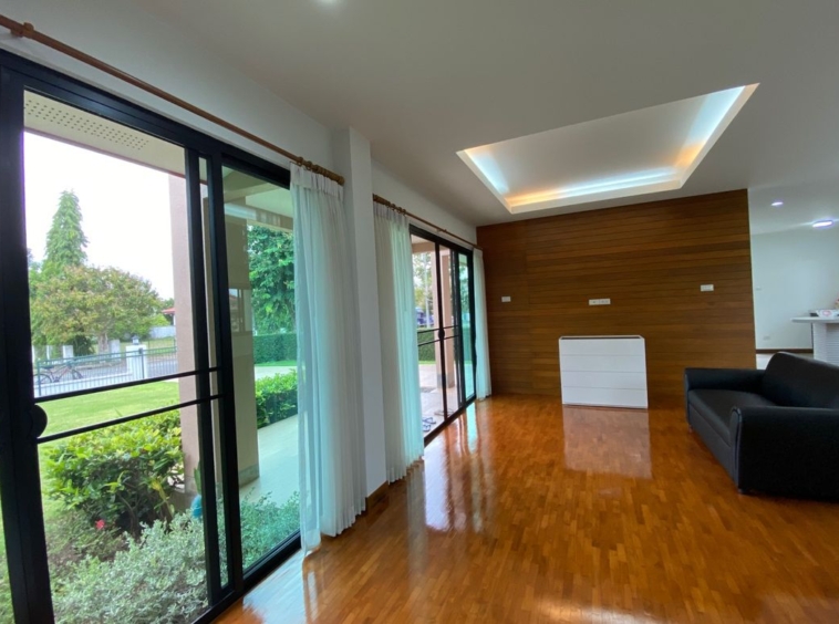 Brand new 3 beds house for sale in Sankhampeang