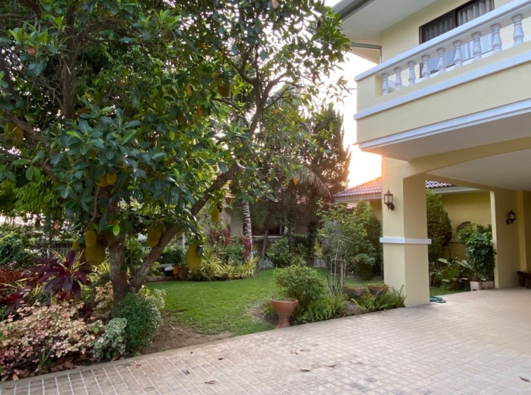 4 Bed house for sale in San Khampeang