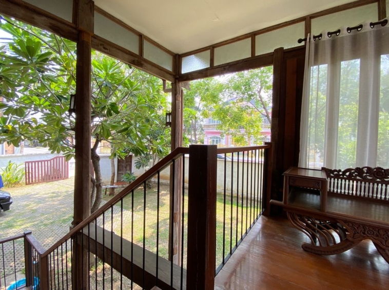 A charming wooden Thai house for sale in Sankhampeang