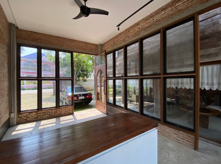 A charming wooden Thai house for sale in Sankhampeang