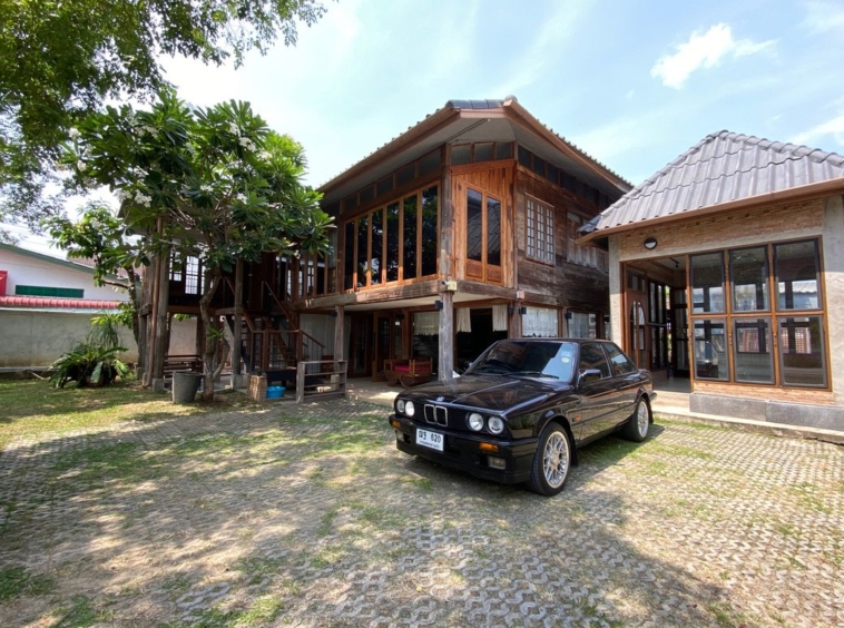 A charming wooden Thai house for sale in Sankhampeang