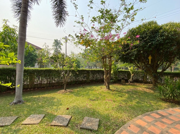 A family home for sale in Sankhampeang