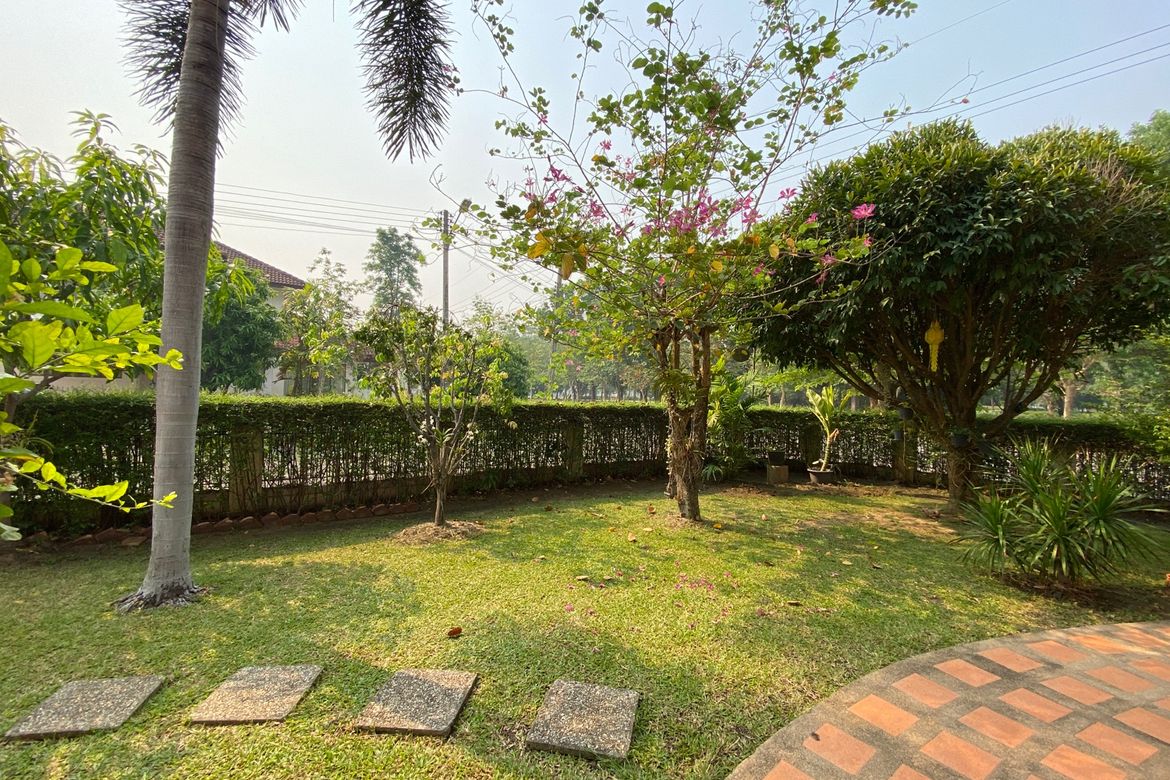 A family home for sale in Sankhampeang