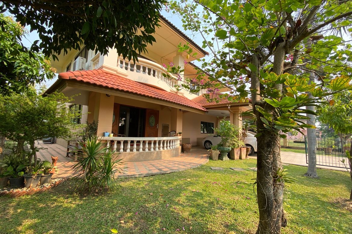 A family home for sale in Sankhampeang