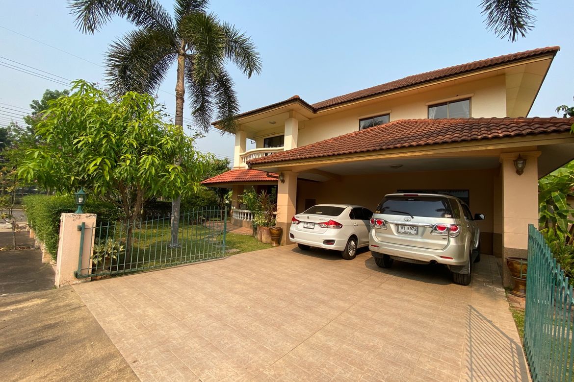 A family home for sale in Sankhampeang