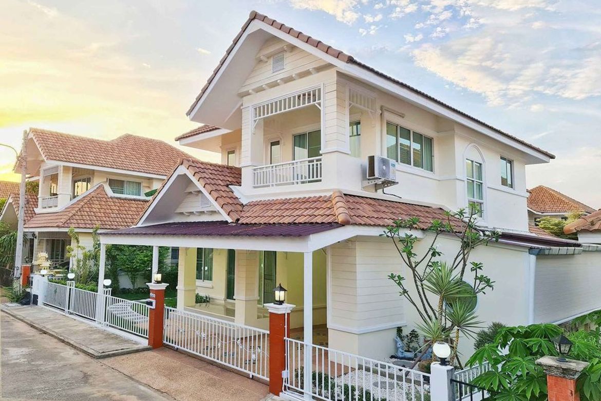 2-storey house in the San Sai Luang zone project Beautiful inside and outside