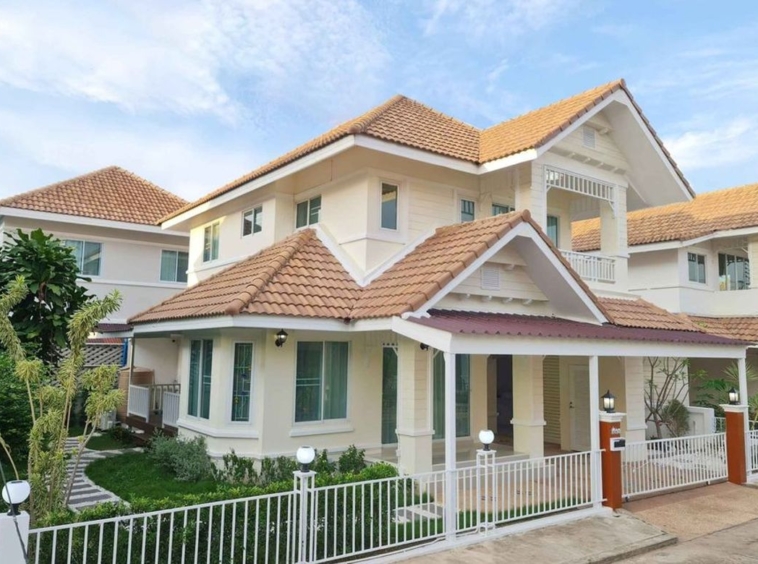 2-storey house in the San Sai Luang zone project Beautiful inside and outside