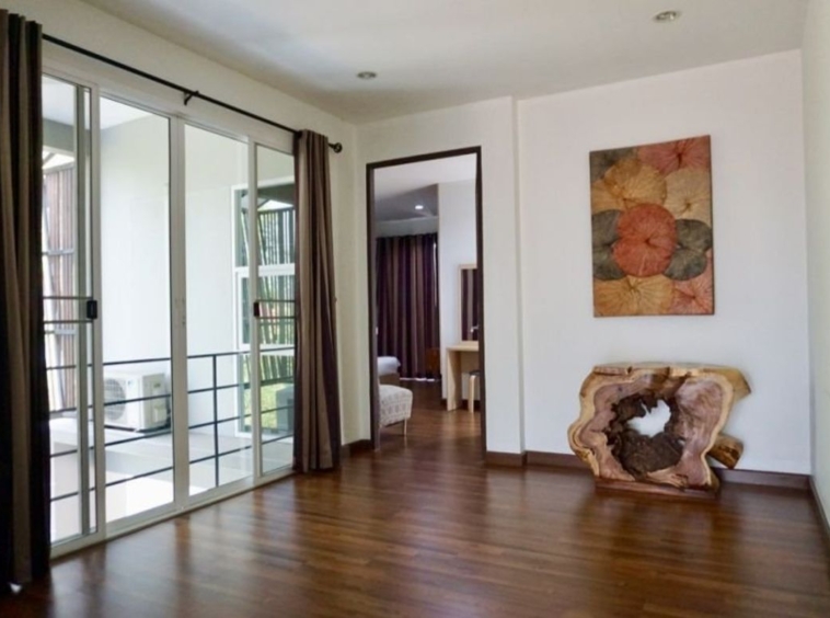 A modern house with pool for sale in San Sai