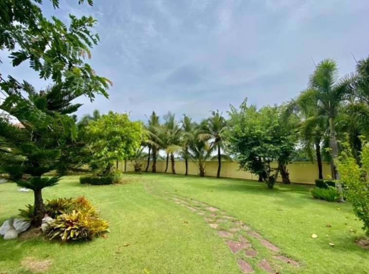 A pool villa for sale in San Sai