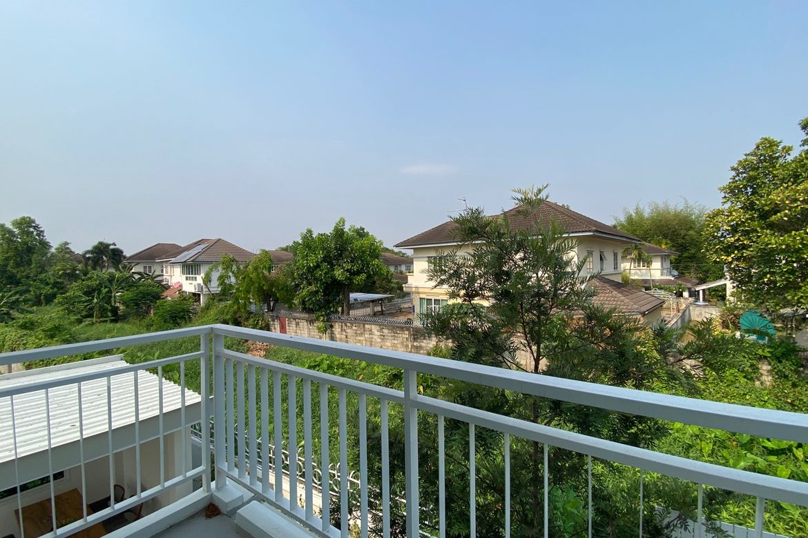 Modern house with pool for sale in San Sai