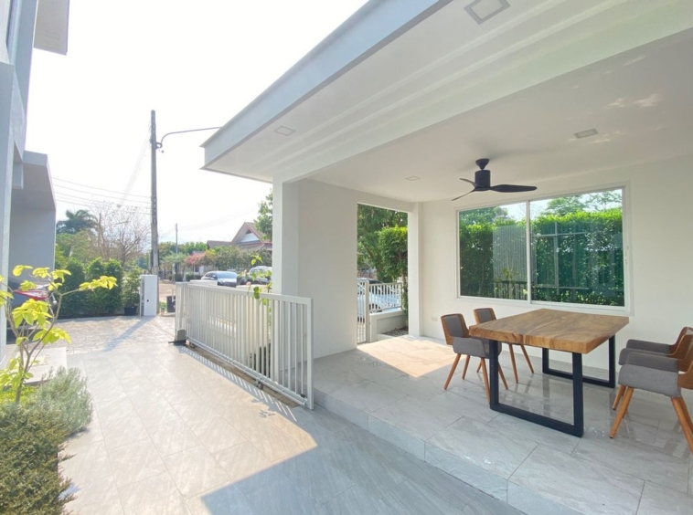 Modern house with pool for sale in San Sai