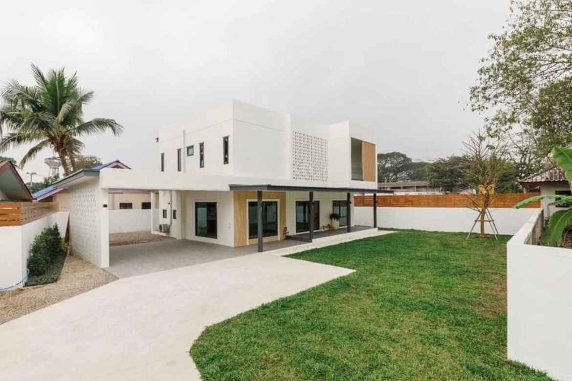 Brand new modern house for sale in Saraphi