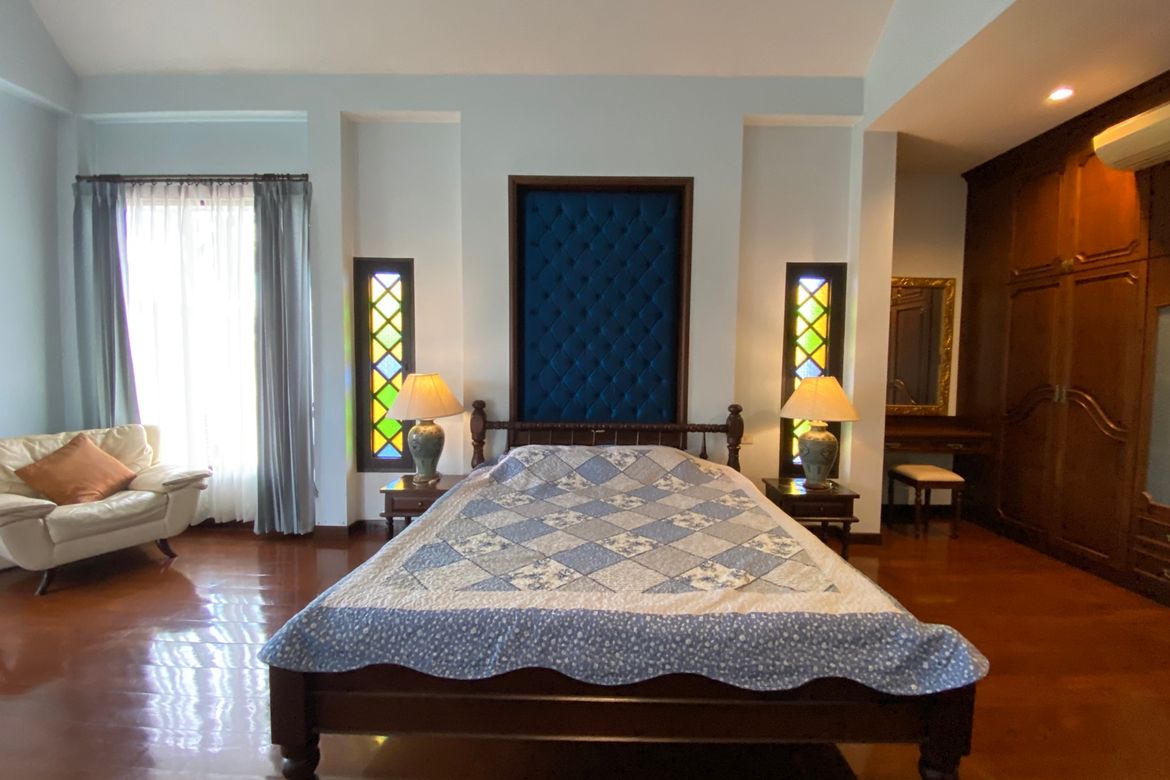 Lanna style house with pool for rent or sale in Doi Saket