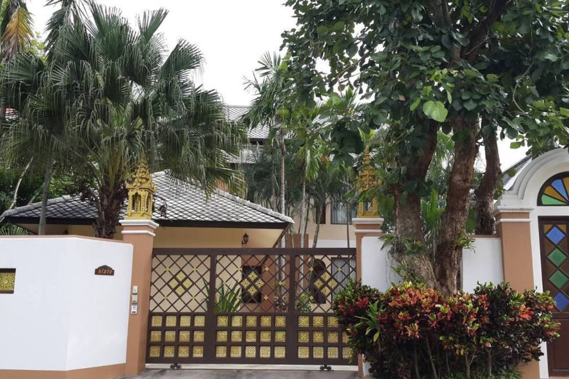 Lanna style house with pool for rent or sale in Doi Saket