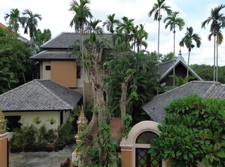 Lanna style house with pool for rent or sale in Doi Saket