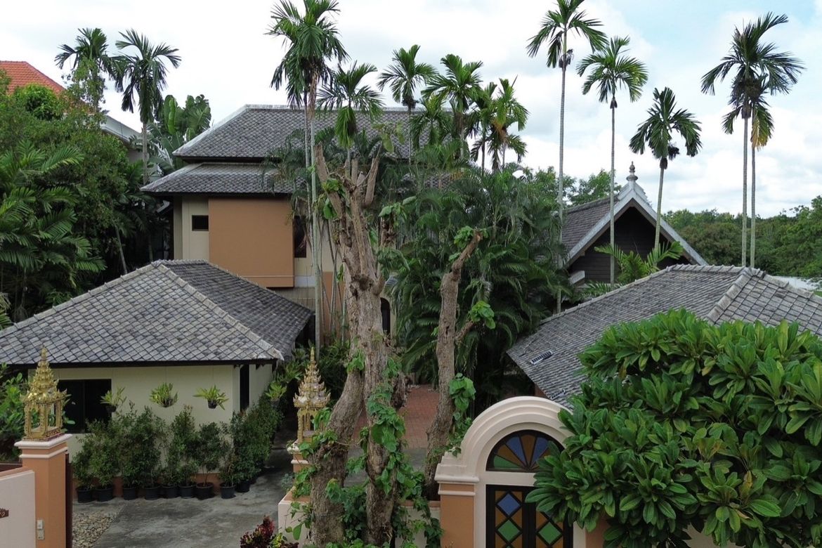 Lanna style house with pool for rent or sale in Doi Saket