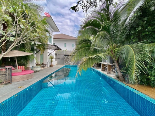 A large family home with private pool for rent or sale in Hang Dong