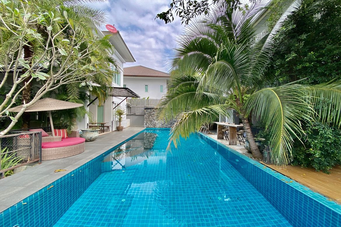 A large family home with private pool for rent or sale in Hang Dong