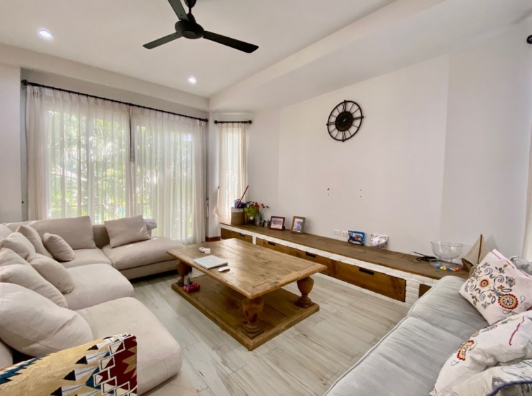 A large family home with private pool for rent or sale in Hang Dong