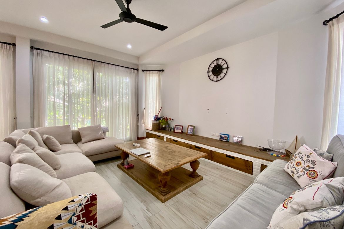 A large family home with private pool for rent or sale in Hang Dong