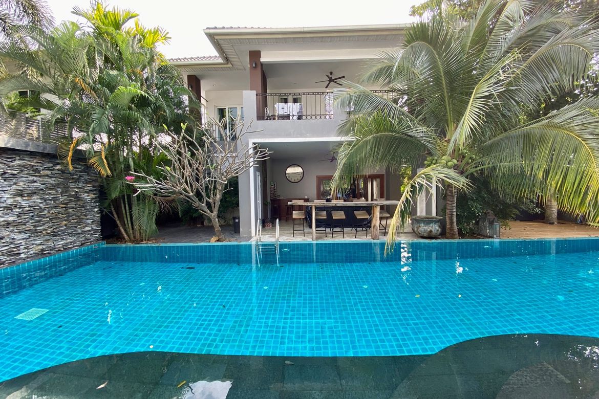 A large family home with private pool for rent or sale in Hang Dong