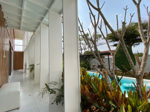 Modern house with 4 bed and private pool for rent or sale in Hang Dong