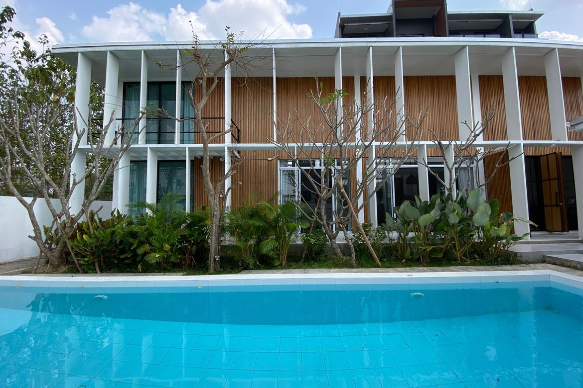 Modern house with 4 bed and private pool for rent or sale in Hang Dong