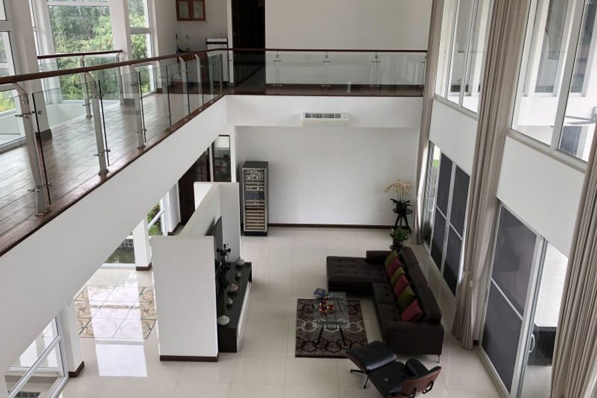 A modern house 5 bedrooms 7 bathrooms for rent or sale in Mae Rim