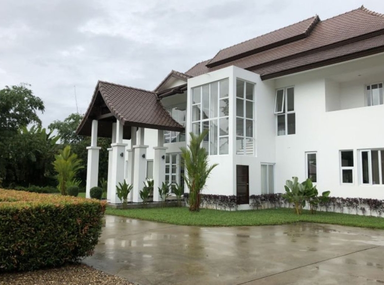 A modern house 5 bedrooms 7 bathrooms for rent or sale in Mae Rim