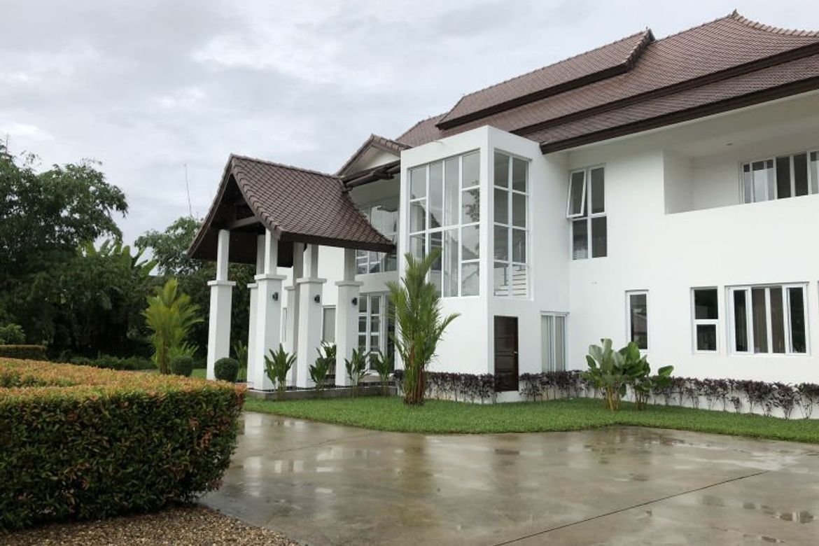 A modern house 5 bedrooms 7 bathrooms for rent or sale in Mae Rim