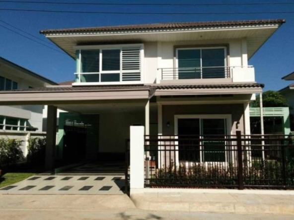 2 storey house for rent /sale in a quality project