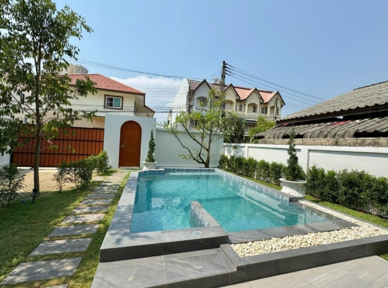 Luxurious Brand New 3-Story House with Spectacular Views in Chiang Mai-SM-Sta-1640