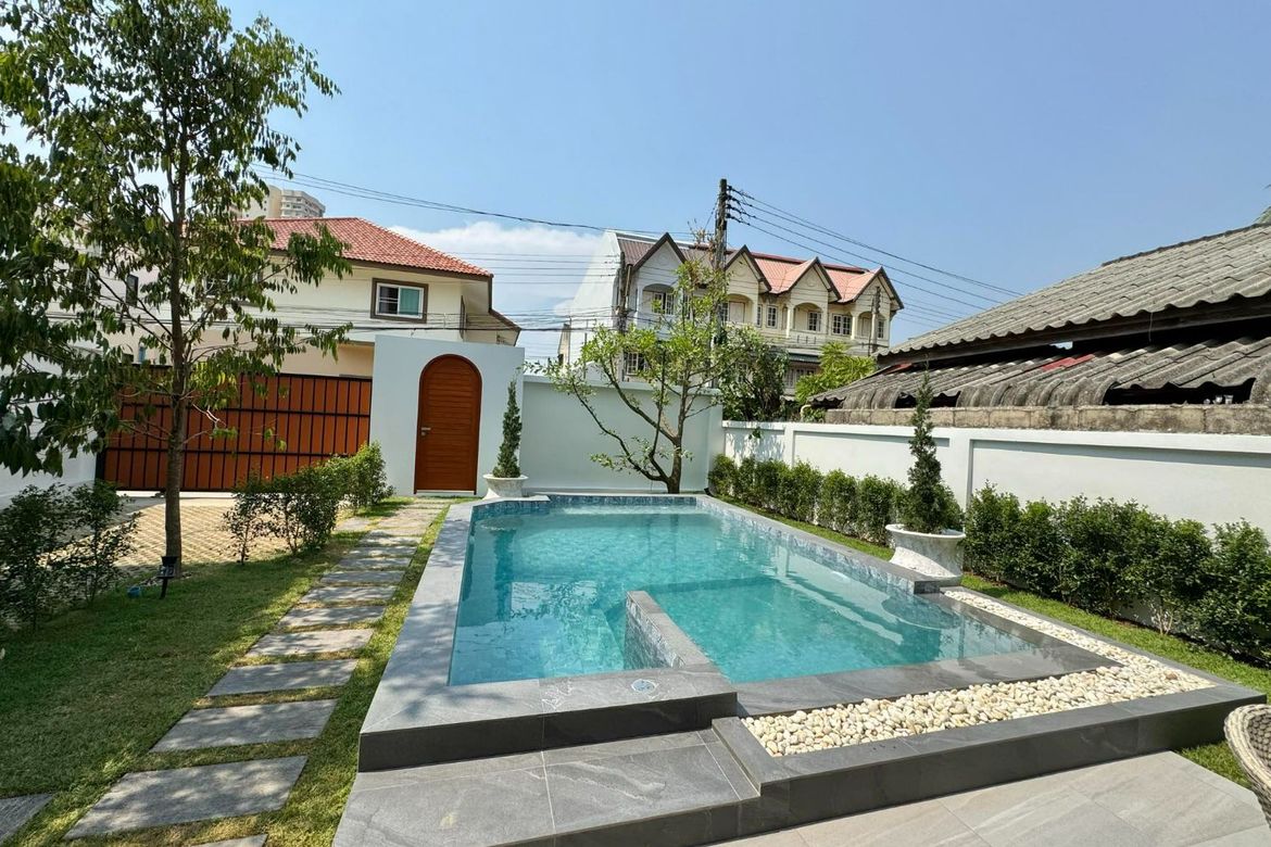 Luxurious Brand New 3-Story House with Spectacular Views in Chiang Mai-SM-Sta-1640