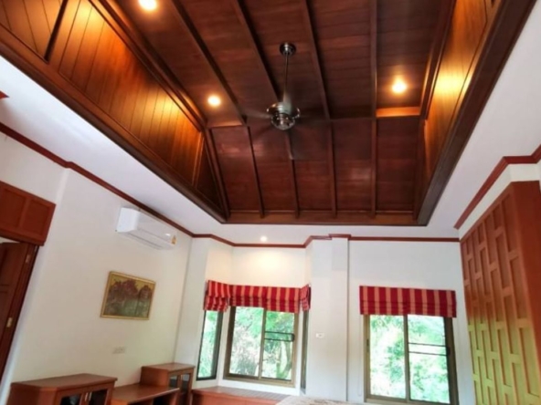 Gorgeous house mixed between Thai Lanna style and western style.  House for sale in Aumphur Sansai Chiangmai.-J-NT024