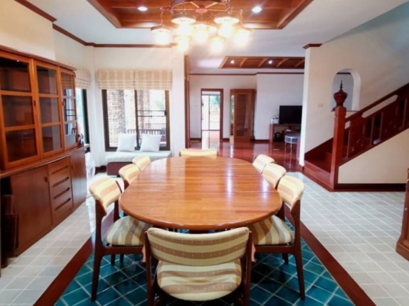 Gorgeous house mixed between Thai Lanna style and western style.  House for sale in Aumphur Sansai Chiangmai.-J-NT024