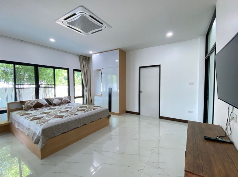 5 bedrooms house with a private pool for rent or sale in San Sai