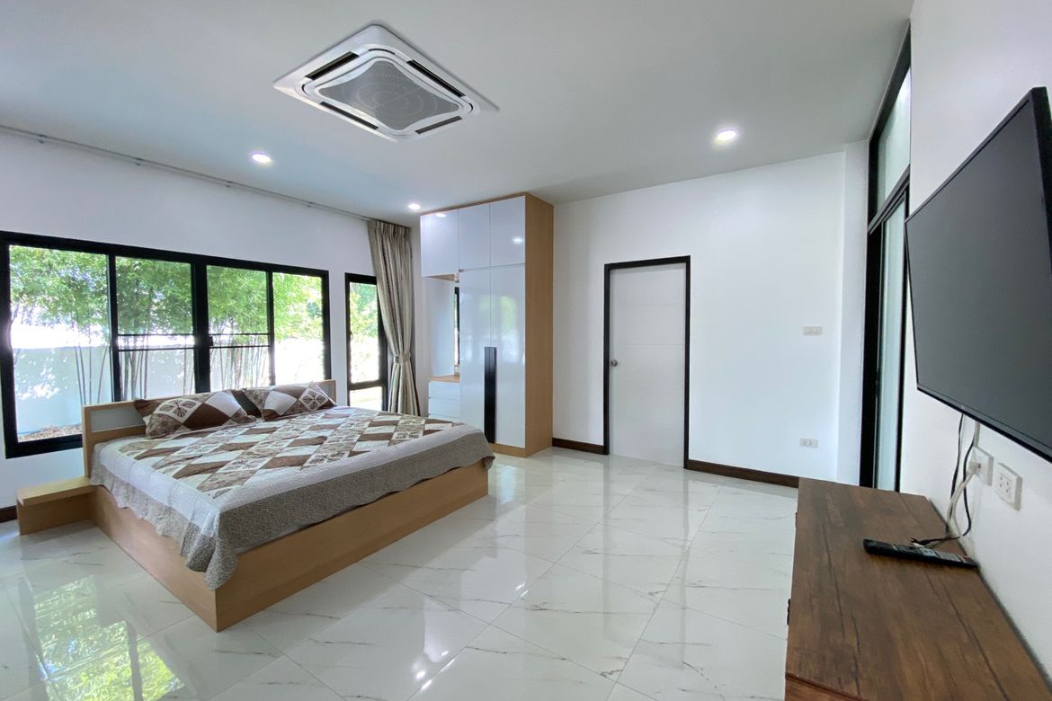 5 bedrooms house with a private pool for rent or sale in San Sai